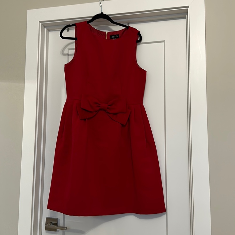 Tahari sleeveless dress with bow detail